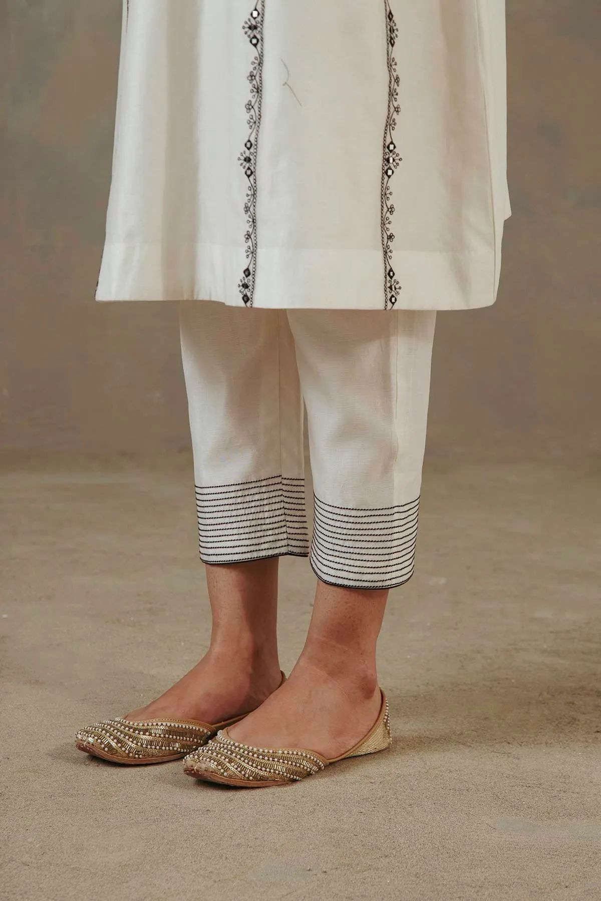 Ivory Kalidaar Embroidered Kurta Set